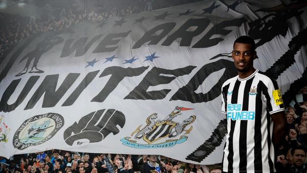 Foto: Alexander Isak, Pemain Baru Newcastle yang Diklaim Tolak MU