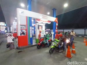 Luhut Jamin Kenaikkan Harga BBM Takkan Timbulkan Masalah Panjang Luhut Jamin Kenaikkan Harga BBM Takkan Timbulkan Masalah Panjang