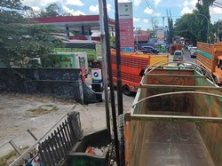 Antrean Truk Mengular di SPBU Parepare Jelang Wacana Kenaikan BBM