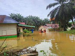 55 Pekerja Perkebunan Sempat Terjebak Banjir di Bengkulu Tengah
