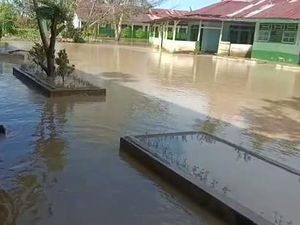 Tanggul Jebol Sebabkan Desa Beringin di Lutra Banjir, 431 KK Terdampak