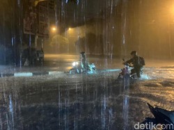 Diguyur Hujan Deras, Jalan di Sekitar Kampus Unimed Banjir