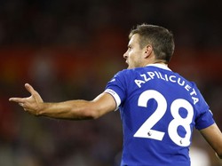 Azpilicueta Senasib Gerrard, Kena Prank Bocah Jelang Kick-off