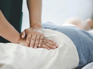 Dialami Wanita Umur 30-an di AS, Kenapa Pijat Kretek Picu Stroke?