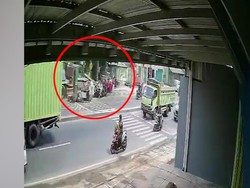 Detik-detik Kecelakaan Maut Truk Trailer di Bekasi