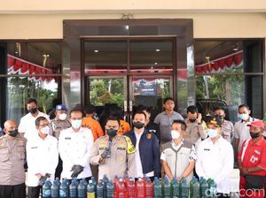 2 Warga Nganjuk Ditangkap Timbun Pertalite di Tengah Isu Naiknya Harga BBM 2 Warga Nganjuk Ditangkap Timbun Pertalite di Tengah Isu Naiknya Harga BBM