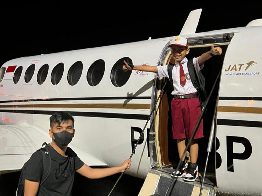 Ojo Dibandingke, Foto Farel Diantar Jet Pribadi-Bawa Uang Recehan ke Kantin Ojo Dibandingke, Foto Farel Diantar Jet Pribadi-Bawa Uang Recehan ke Kantin