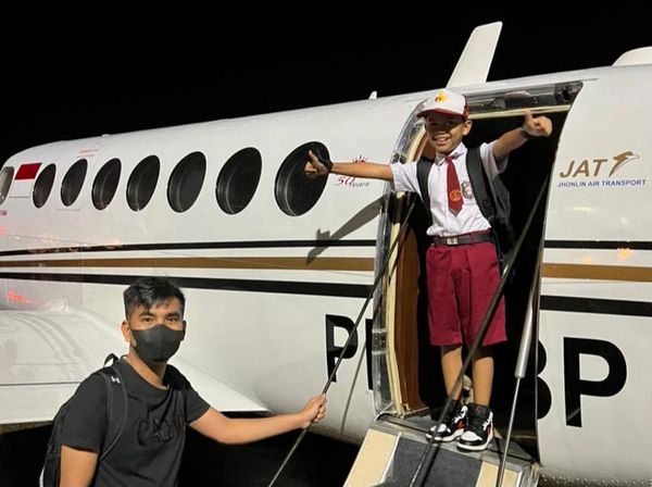 Ojo Dibandingke, Foto Farel Diantar Jet Pribadi-Bawa Uang Recehan ke Kantin