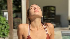 Gal Gadot Bikin Heboh Posting Foto Berbikini