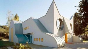 Deretan Gedung dengan Desain Unik, Ada yang Mirip Kucing Sampai Kepiting