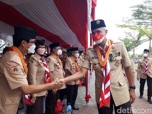 Pesan Gubernur Ganjar di Depan Para Pelajar: Ojo Kawin Bocah!