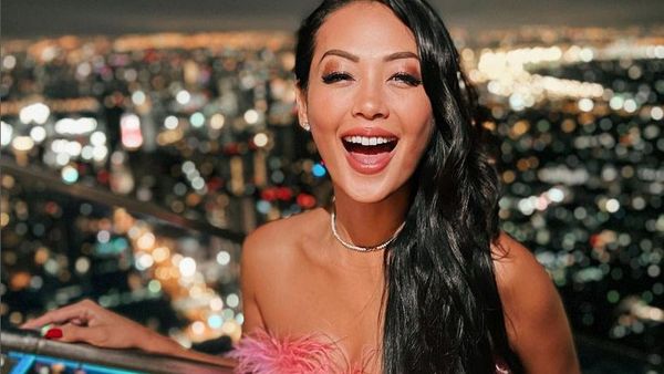 7 Potret Indah Kalalo Rayakan Ultah, Makin Seksi di Usia 42 Tahun