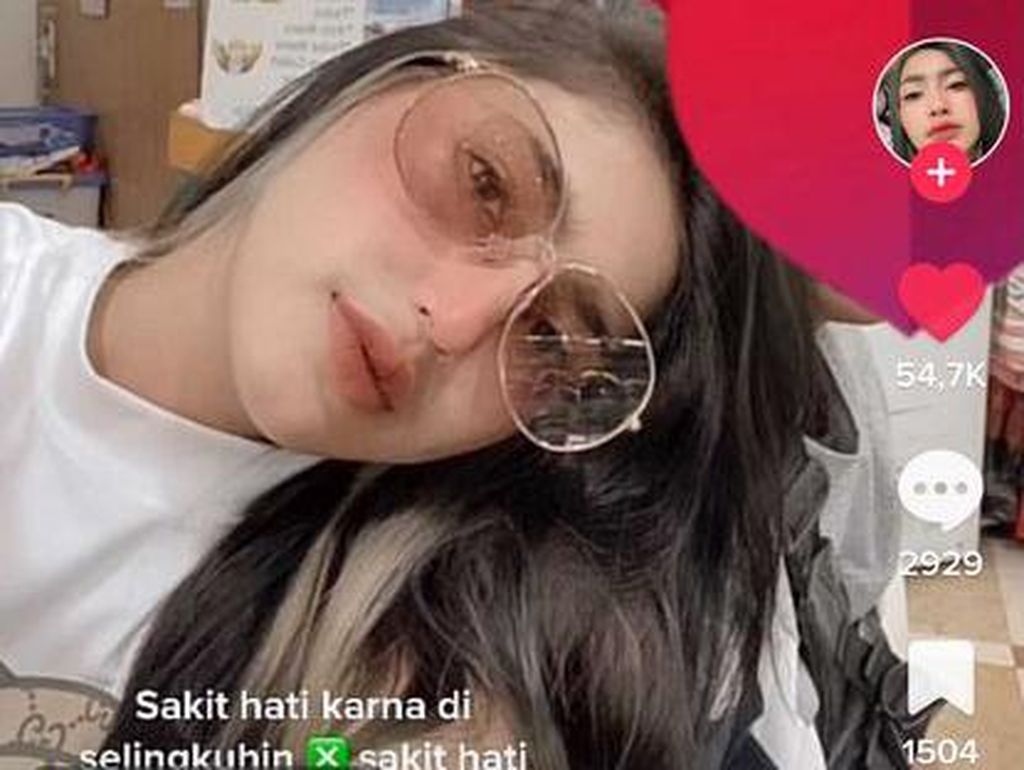 Terpopuler Sepekan: Istri Sah Pamer Foto Pelakor, Perbandingan Wajahnya Viral Terpopuler Sepekan: Istri Sah Pamer Foto Pelakor, Perbandingan Wajahnya Viral