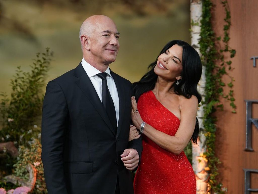 Kekasih Jeff Bezos Akan Pimpin Misi Blue Origin ke Luar Angkasa Kekasih Jeff Bezos Akan Pimpin Misi Blue Origin ke Luar Angkasa