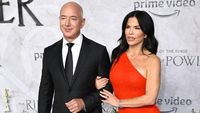 7 Potret Mesra Jeff Bezos dan Pacar di Karpet Merah Serial Lord of the Rings