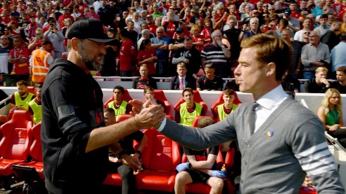 LIVERPOOL, ENGLAND - AUGUST 27: ( THE SUN OUT,THE SUN ON SUNDAY OUT) Jurgen Klopp manager of Liverpool with bournemouth manager  Scott Parker before the Premier League match between Liverpool FC and AFC Bournemouth at Anfield on August 27, 2022 in Liverpool, England. (Photo by Andrew Powell/Liverpool FC via Getty Images)