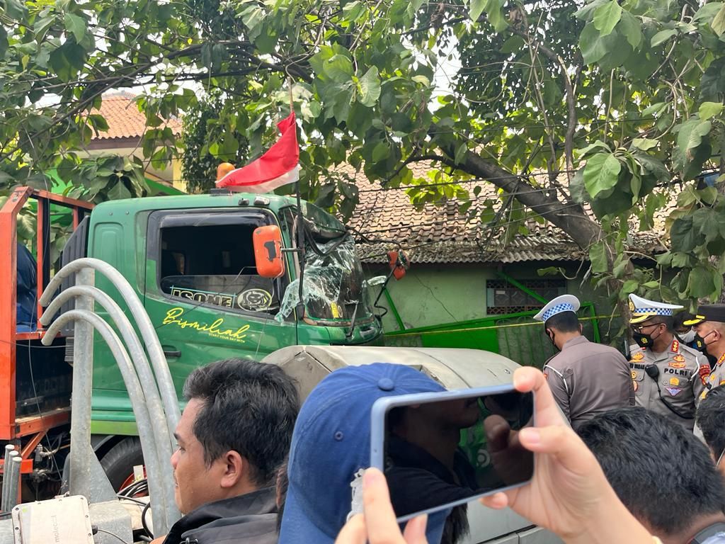 Polisi Pakai 3D Scanner Olah TKP Kecelakaan Truk Trailer Maut di Bekasi