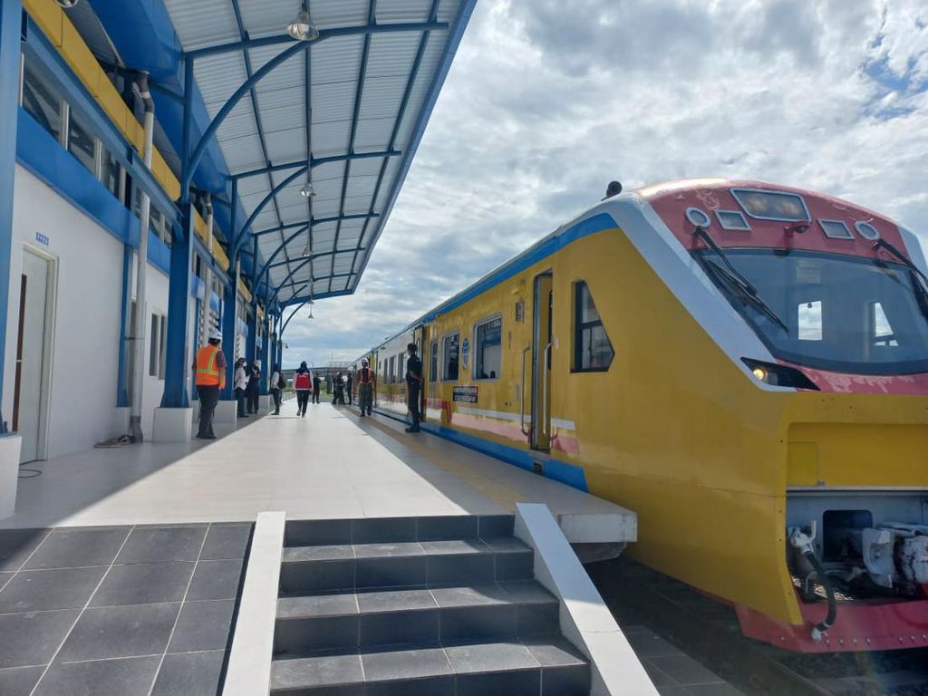Kereta Pertama Sulawesi Mulai Operasi, Okupansi Tembus 100% Lebih