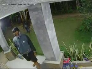 Komplotan Pencuri Bercelurit di Probolinggo Urung Beraksi gegara Terekam CCTV Komplotan Pencuri Bercelurit di Probolinggo Urung Beraksi gegara Terekam CCTV