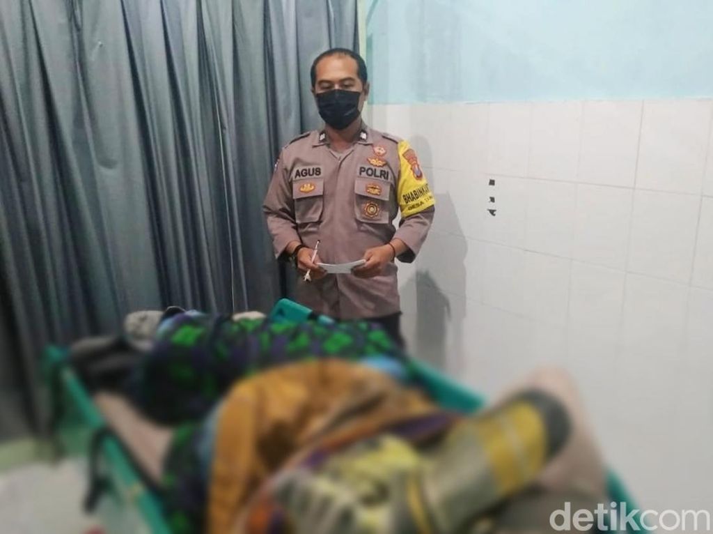 Penambang Belerang Tewas Terbakar, Wisatawan Tetap Bisa Nikmati Blue Fire Ijen Penambang Belerang Tewas Terbakar, Wisatawan Tetap Bisa Nikmati Blue Fire Ijen
