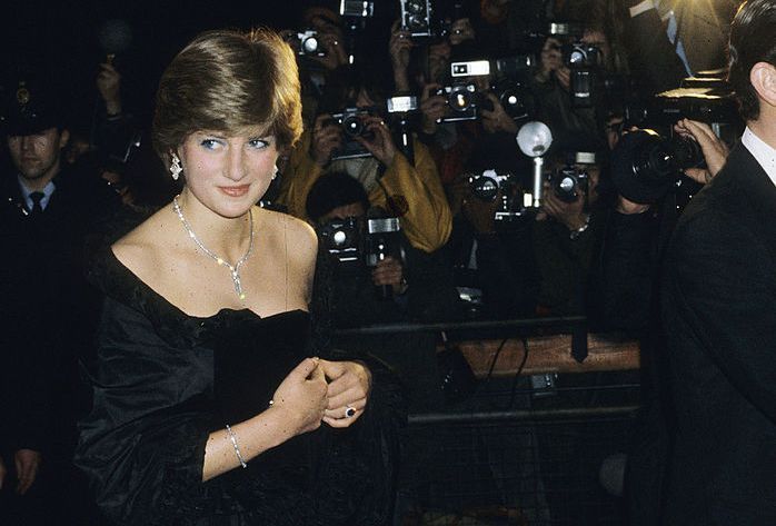 Diana, Princess of Wales meninggal pada usia 36 tahun dalam kecelakaan mobil pada 31 Agustus 1997 di Paris. Kematiannya menjadi gelombang kejut ke seluruh dunia.