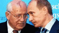 Mengenang Mikhail Gorbachev dalam Bingkai Foto
