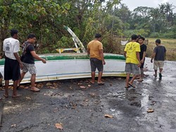 Perahu Nelayan di Perairan Karangasem Hilang-Rusak Dihantam Ombak