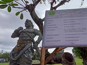 Pemkab Tabanan Pindah Patung Bung Karno ke Taman Kota Pemkab Tabanan Pindah Patung Bung Karno ke Taman Kota
