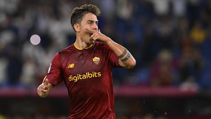 ROME, ITALY - AUGUST 30: AS Roma player Paulo Dybala celebrates during the match the Serie A match between AS Roma and AC Monza at Stadio Olimpico on August 30, 2022 in Rome, Italy. (Photo by Luciano Rossi/AS Roma via Getty Images)