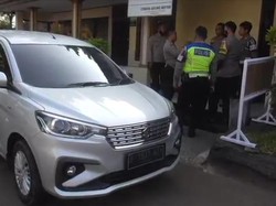 Aksi Heroik Polisi Tangkap Pencuri Bermobil di Sumedang
