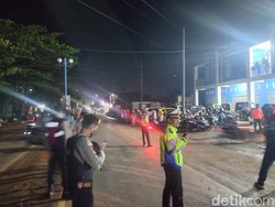 Jembatan Kereta Api Digeser, Truk di Jalan Poros Maros-Pangkep Disetop