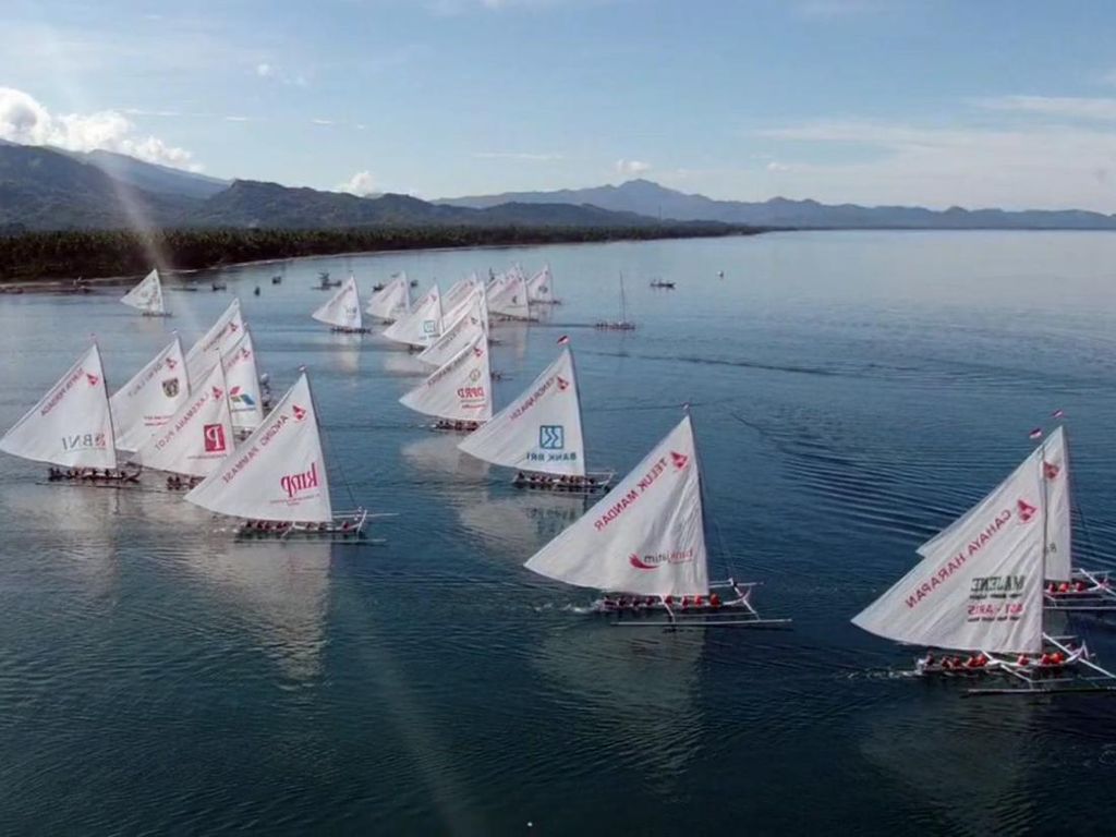 35 Perahu Sandeq dari Sulbar Berlomba Menuju Ibu Kota Nusantara