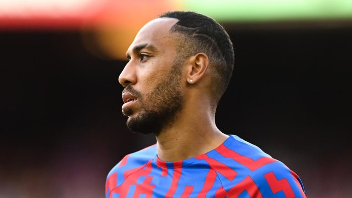 BARCELONA, SPAIN - AUGUST 28: Pierre-Emerick Emiliano François Aubameyang of FC Barcelona looks on during the warm up prior to  the La Liga Santander match between FC Barcelona and Real Valladolid CF at Camp Nou on August 28, 2022 in Barcelona, Spain. (Photo by David Ramos/Getty Images)