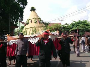 Kemeriahan Upacara Adat di Puncak Peringatan Hari Jadi Trenggalek