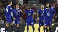 6. Chelsea. Mereka membayar 1,334 miliar Euro untuk 36 transfer, padahal total valuasi pemain ketika direkrut hanya sebesar 1,199 miliar Euro. Artinya, The Blues boros 135 juta Euro. Foto: AP/Ian Walton