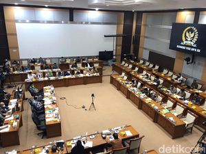 Komisi VIII DPR Minta Sejumlah Dirjen Keluar Saat Rapat dengan Menag, Kenapa? Komisi VIII DPR Minta Sejumlah Dirjen Keluar Saat Rapat dengan Menag, Kenapa?