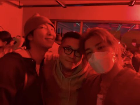 RM BTS dan Taeyang BIGBANG dalam acara perilisan buku TSO yang diselenggarakan Mok Press, Selasa (30/8).