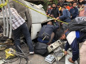 7 Korban Tewas Kecelakaan Truk Bekasi Teridentifikasi, Ini Daftarnya 7 Korban Tewas Kecelakaan Truk Bekasi Teridentifikasi, Ini Daftarnya