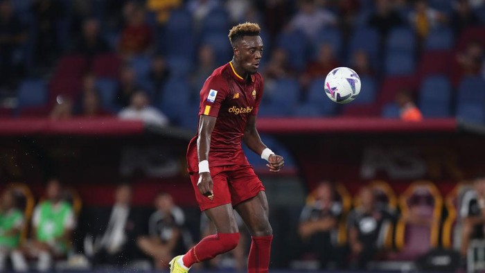 ROME, ITALY - AUGUST 30: Tammy Abraham of AS Roma in actio during the Serie A match between AS Roma and AC Monza at Stadio Olimpico on August 30, 2022 in Rome, Italy. (Photo by Paolo Bruno/Getty Images)