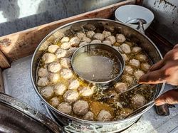 Dekat TPU Menteng Pulo Ada 5 Tempat Makan Enak, Bakso hingga Ayam Penyet