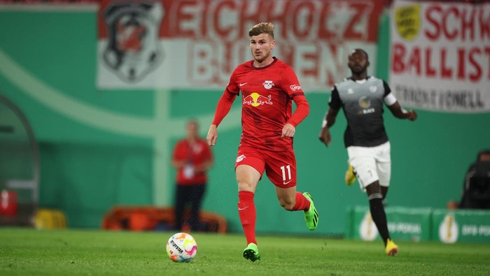30 August 2022, Saxony, Leipzig: Soccer: DFB Cup, 1st round, RB Leipzig - FC Teutonia Ottensen at Red Bull Arena. Timo Werner (l) of RB Leipzig on the ball. Photo: Jan Woitas/dpa (Photo by Jan Woitas/picture alliance via Getty Images)