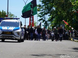 Tolak Rencana Kenaikan Harga BBM, Mahasiswa di Bone Dorong Motor ke DPRD