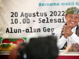 Jabar Sepekan: Polemik Solusi HIV/AIDS ala Wagub Uu Jabar Sepekan: Polemik Solusi HIV/AIDS ala Wagub Uu