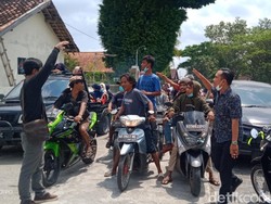 Warga Sembung Klaten Gelar Aksi Tolak Hasil Seleksi Perangkat Desa