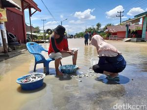 Warga Korban Banjir Bengkulu Butuh Bantuan Makanan dan Air Bersih
