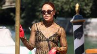Aura Swag Tessa Thompson Berbusana Transparan di Italia