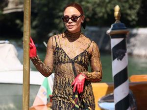 Aura Swag Tessa Thompson Berbusana Transparan di Italia