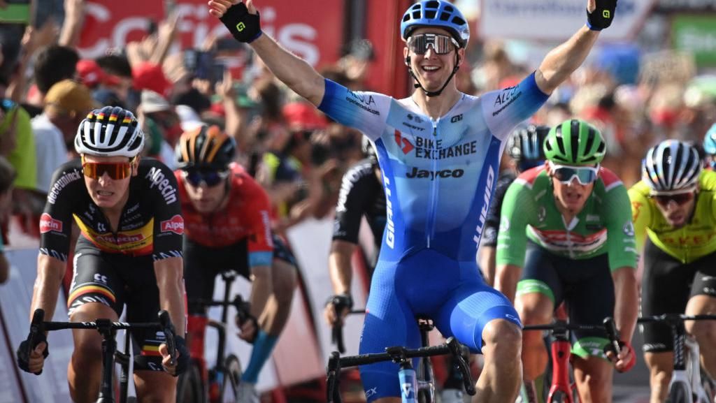 Kaden Groves Juara Etape 11 dengan Rute Panjang di Pesisir Spanyol Kaden Groves Juara Etape 11 dengan Rute Panjang di Pesisir Spanyol