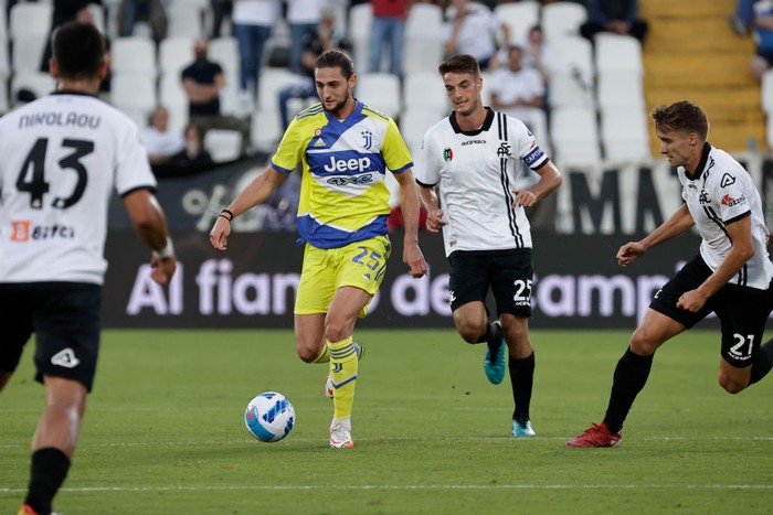LA SPEZIA, ITALY - SEPTEMBER 22: Adrien Rabiot of Juventus, Giulio Maggiore of Spezia Calcio, Canals Salvador Ferrer of Spezia Calcio  during the Italian Serie A   match between Spezia v Juventus at the Stadio Alberto Picco on September 22, 2021 in La Spezia Italy (Photo by Ciro de Luca/Soccrates/Getty Images)