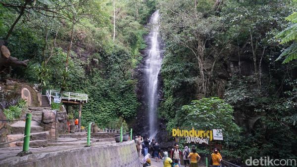 Air Terjun Dlundung Mojokerto yang Menyegarkan Mata